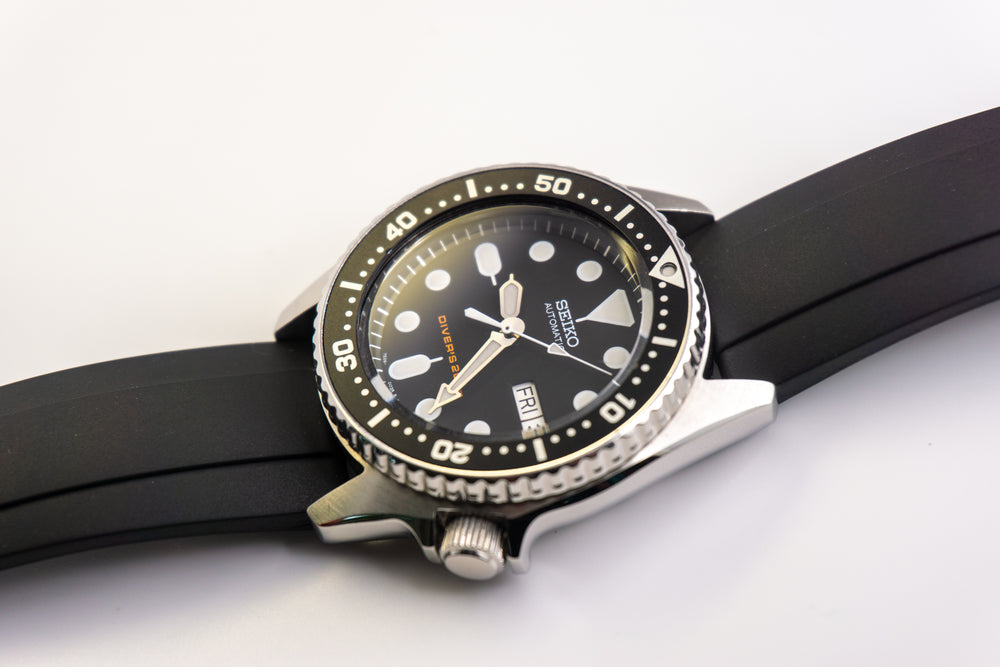 Seiko SKX013 Review: Specs, Dimensions, And Price Of The Midsize SKX -