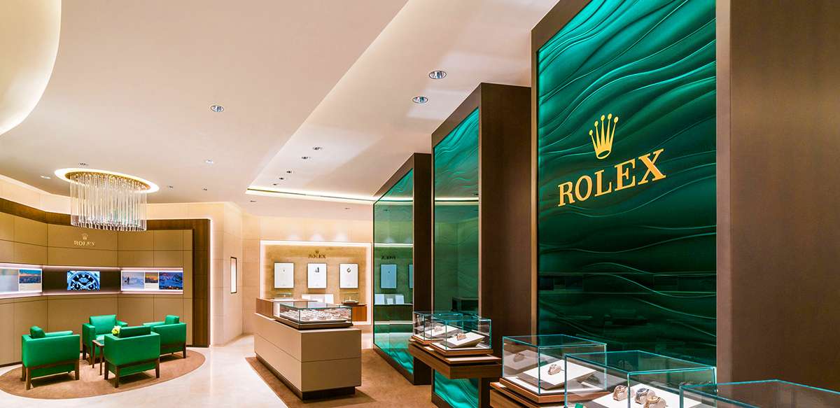You can finally try on your favorite Rolex in store! | Everest Bands